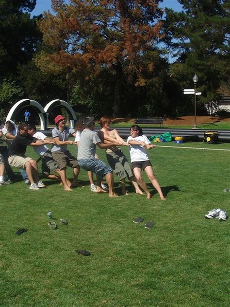 Games planned for company outings and team building .